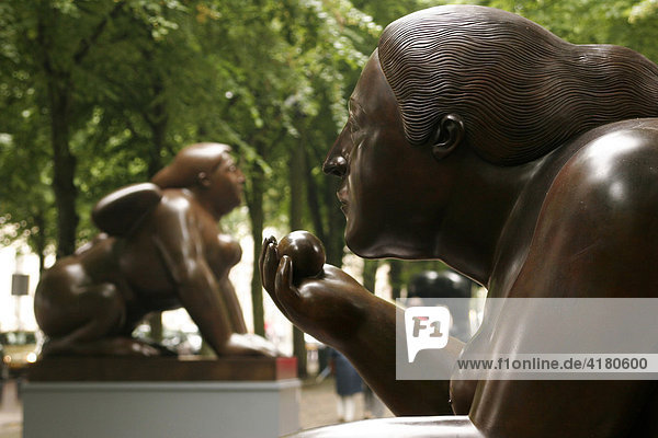 Ausstellung im Freien mit Skulpturen des kolumbianischen Künstlers Fernando Botero in Den Haag Niederlande