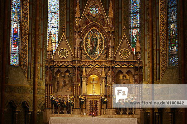 Altar der Matthiaskirche in der Alstadt von Budapest  Budapest Ungarn Europa