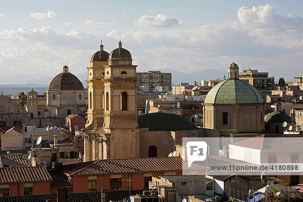 Blick über die Dächer von Cagliari Sardinien Italien Europa