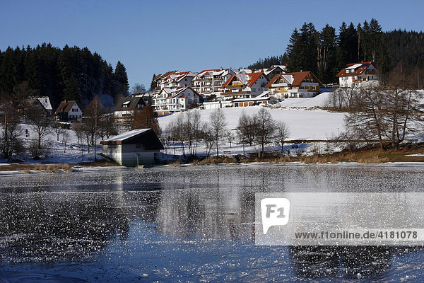 Winter am zugefrorenem Schluchsee im Schwarzwald  Baden-Württemberg  Deutschland  Europa