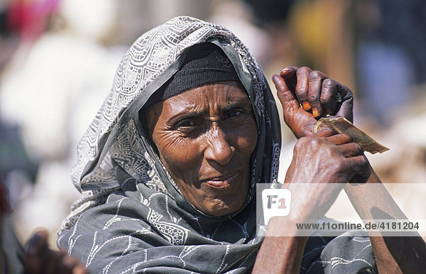 Porträt alte Frau in Äthiopien