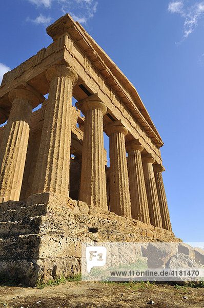 Temple of Concord  Valle dei Templi  Valley of Temples  Agrigento  Sicily  Italy  Europe