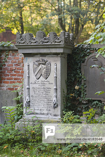 Grab von Electrina Freifrau von Freyberg geb. Stunz  1797-1847  Malerin  Alter Südfriedhof München  Bayern  Deutschland