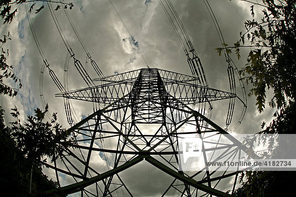 Distorted power mast