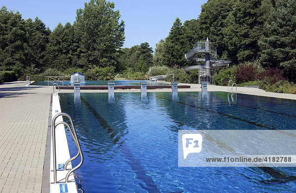 Empty outdoor swimming pool