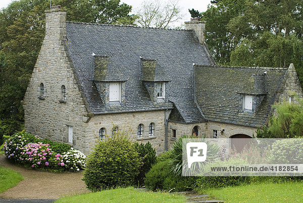 Typische bretonisches Steinhaus Carantec Bretagne Frankreich