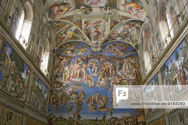 Wandgemälde Das Jüngste Gericht in der Sixtinischen Kapelle von Michelangelo  Vatikan  Rom   Latium   Italien   Europa