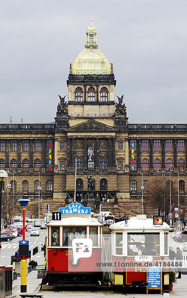 Blick über Wenzelsplatz mit National Museum Prag Tschechische Republik