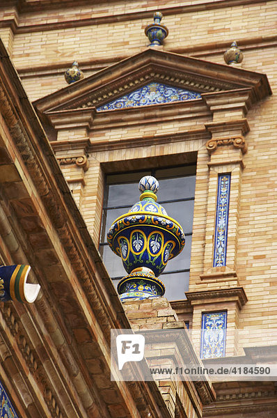 Ornamente im Palacio de Espana  Sevilla  Andalusien  Spanien