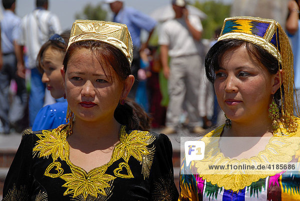 Hübsch frauen usbekistan Feste und