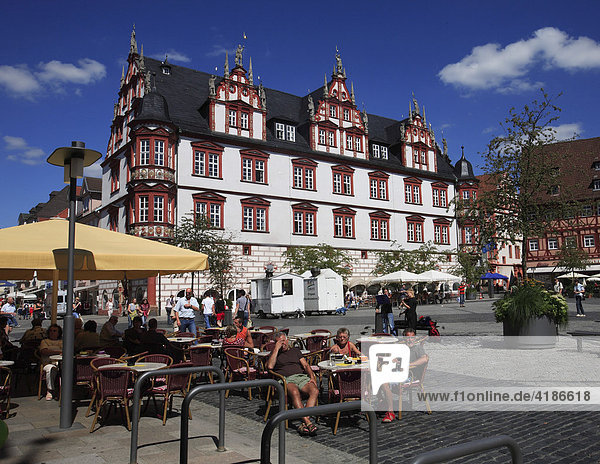 Marktplatz und historisches Stadthaus  Coburg  Oberfranken  Bayern  Deutschland  Europa