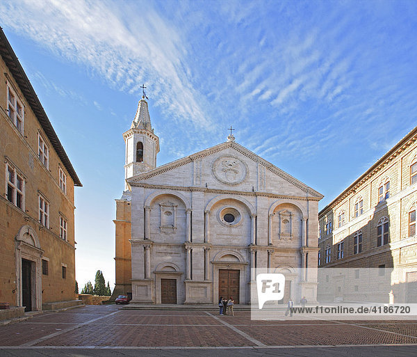 Renaissance front of the cathedral  cathedral square  Pienza  Tuscany  Italy