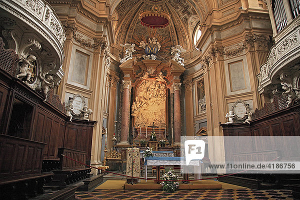 Kirchenschiff und Hauptaltar der Basilika Basilica di Superga  Turin  Torino  Piemont  Italien