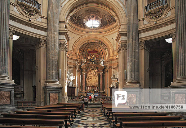 Kirchenschiff und Hauptaltar der Basilika Basilica di Superga  Turin  Torino  Piemont  Italien
