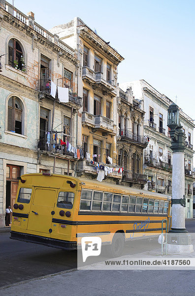 Arbeitersiedlung in der Straße Industria  Rückseite des Platz am Kapitol  Havanna  Kuba