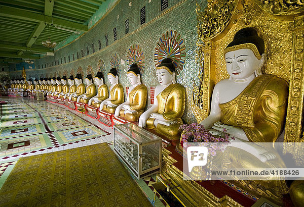 Sitzende Buddhas  Sagaing Hill  Mandalay  Myanmar  Südostasien