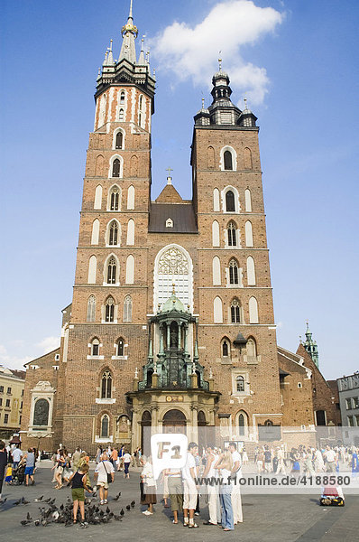 Zwei ungleiche Türme  Marienkirche  Krakau  Polen