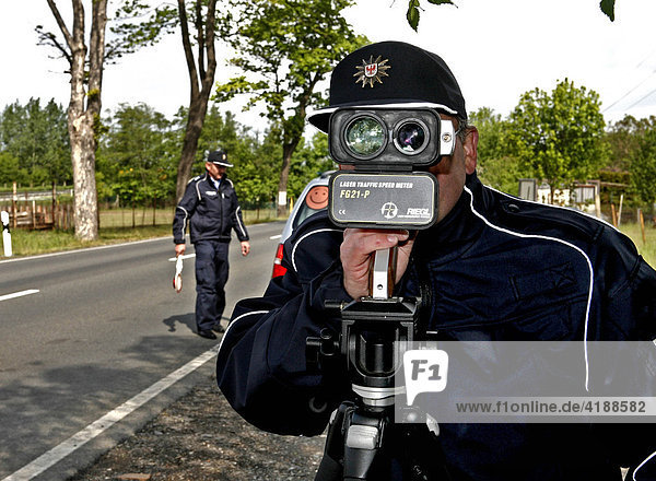 Polizeikontrolle mit Laserpistolen
