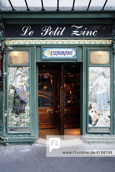 Eingang zum Restaurant Le Petit Zinc im Quartier Saint-Germain-des-Pres  PARIS  FRANKREICH
