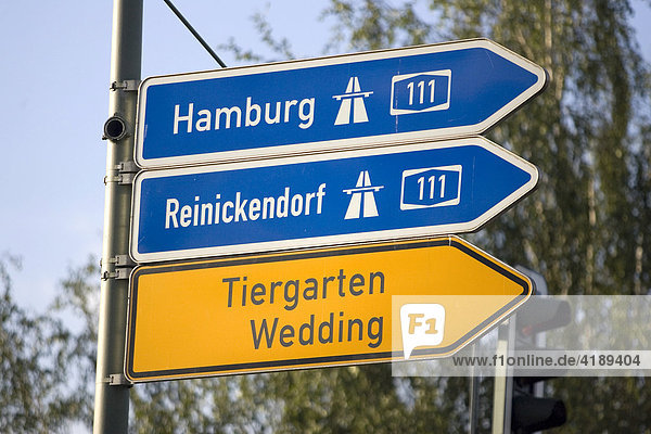 Hinweisschilder  Autobahn Richtung Hambung  Stadtring Richtung Reinickendorf  Tiergarten  Wedding