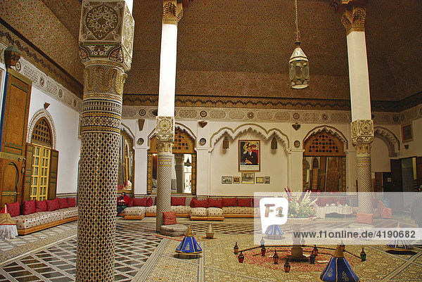 Innenhof Palais Mnebhi Medina von Fez Marokko