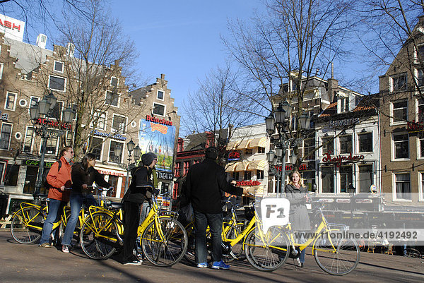 Stadtführung mit Fahrrädern  Leidseplein  Amsterdam  Niederlande