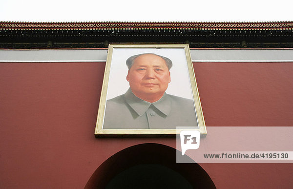 Portrait von Mao Tse-Tung am Tor des himmlischen Friedens  Tiananmen  Peking  China