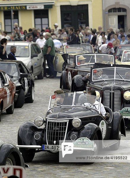 Oldtimer-Rallye Sachsen Classic auf dem Altmarkt in Bischofswerda  Sachsen  Dresden