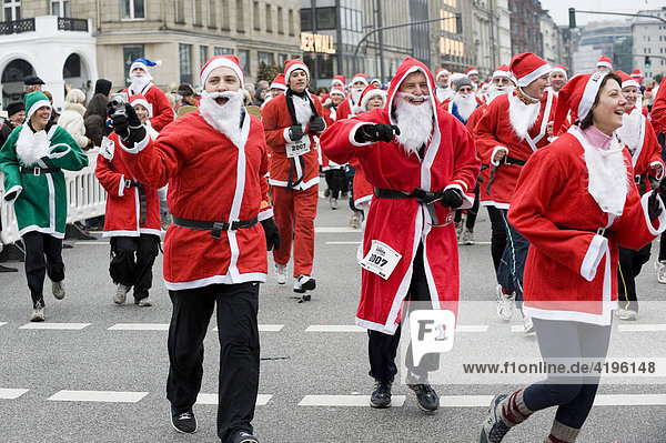 Lauf Santa Lauf  Versuch zum Weltrekord im Weihnachtsmann-Rennen am 16.12.2007 um die Binnenalster in Hamburg  Deutschland