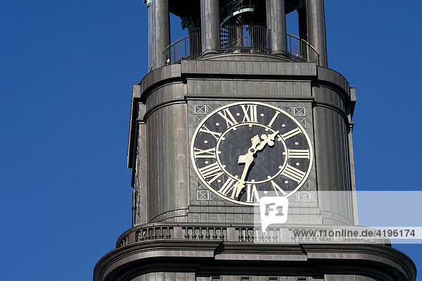Uhrturm  Kirche St. Michaelis (Michel) in Hamburg  Deutschland