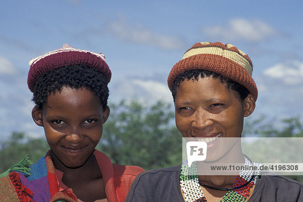 Zwei junge Buschmannfrauen Namibia