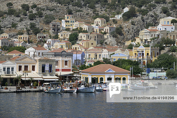 Hafeneinfahrt der Insel Symi bei Rhodos  Griechenland