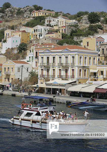 Hafenansicht der Insel Symi bei Rhodos  Griechenland