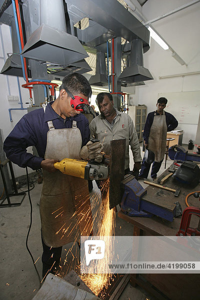 Ausbildung von Handwerkern im Ausbildungszentrum der Handwerkskammer Koblenz in Kalutera  Sri Lanka