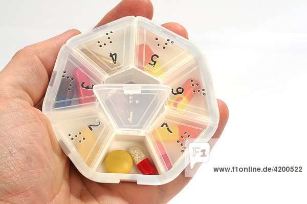 Tabletten in einer Tablettenbox