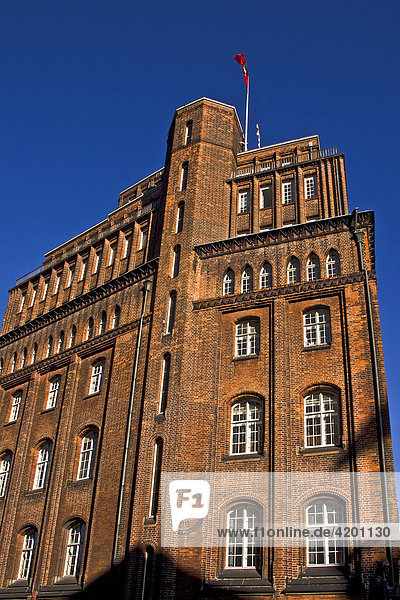 Historisches Backstein-Gebäude der Patriotischen Gesellschaft an der Trostbrücke in der Altstadt von Hamburg  Deutschland  Europa
