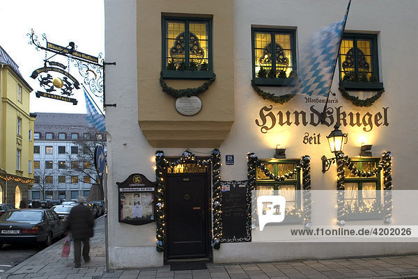 älteste Gaststätte Münchens die Hundskugel besteht seit 1440 München Bayern Deutschland