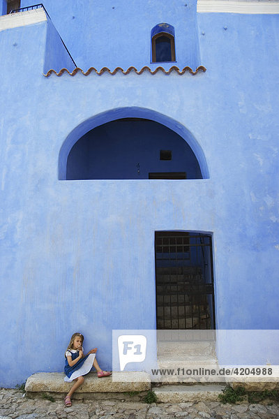 Blaues Haus in Posada  Sardinien  Italien
