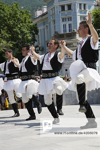 Tanzgruppe  Rosenfest  Rosenernte  Karlovo  Bulgarien