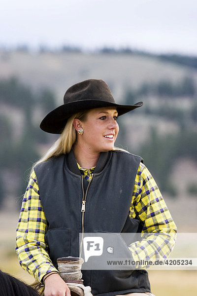 Cowgirl auf Pferd  Oregon  USA