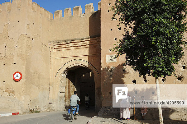 Stadtmauer mit Stadttor   Taroundant   Marokko   Afrika