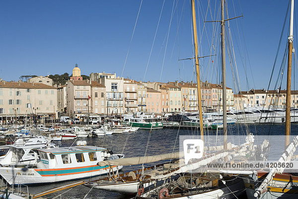 Hafenbecken und Promenade ,  Saint Tropez ,  Provence-Alpes-CÙte d'Azur ,  Frankreich ,  Europa