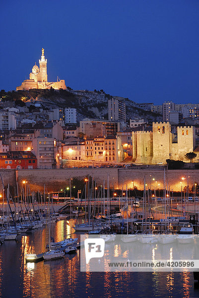 Blick auf den alten Hafen  Marseille  Provence-Alpes-Cote d'Azur  Frankreich
