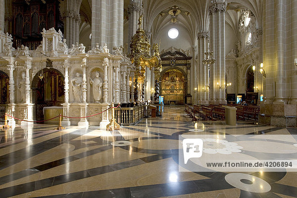 Catedral De San Salvador La Seo Kathedrale Kirchenschiff Saulen Zaragoza Saragossa Provinz Aragon Spanien Europa