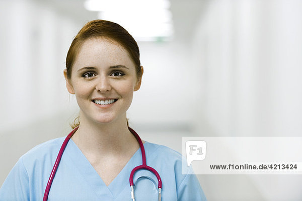 Krankenschwester lächelt  Portrait