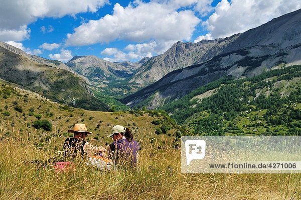 couple having a break Var valley Mercantour National Park Haute Verdon mountains Alpes de Haute Provence France Europe