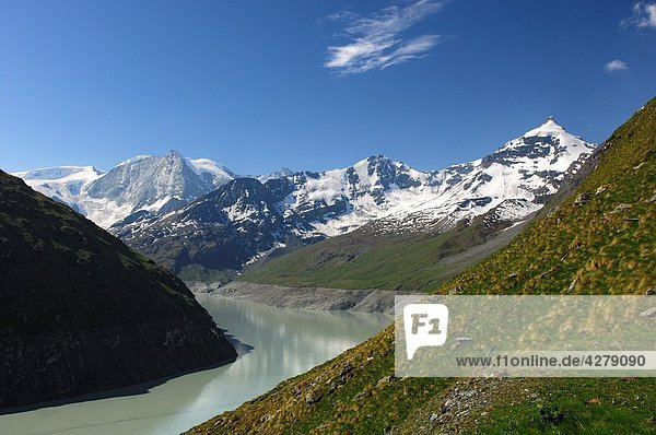 Storage lake Lac des Dix with Mt Mont Blanc de Cheilon in the back  Val d´Herens valley  Valais  Switzerland