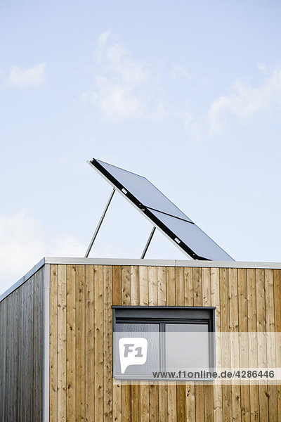 Mehrfamilienhaus mit Sonnenkollektor