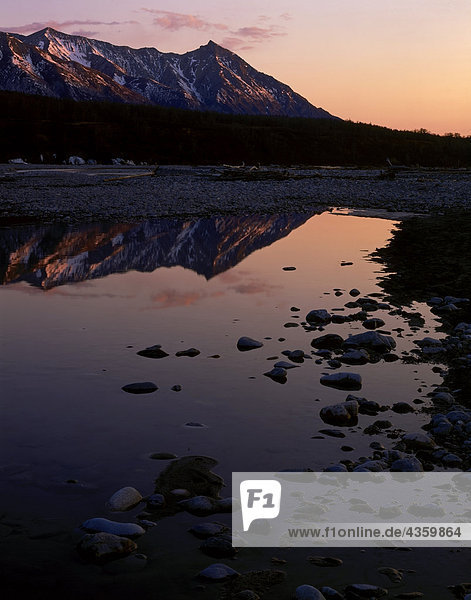 Berg Beleuchtung Licht Spiegelung Fluss Süden Matanuska-Susitna Borough Alaska Alpenglühen