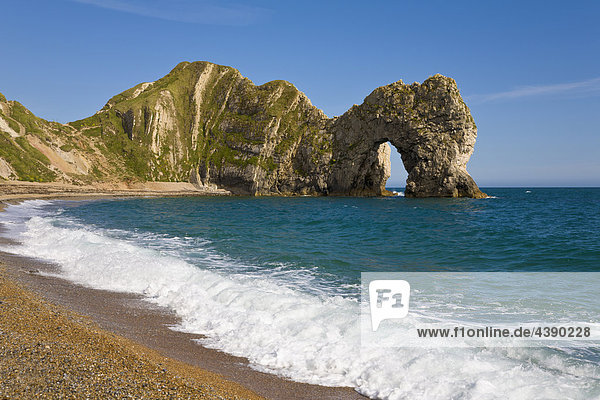 Durdle Door  Lulworth kleine Bucht  Jura  Küstenlinie  Küste  natürlicher Bogen  Erosion  Dorset  Lulworth  Meer  See  Strand  W
